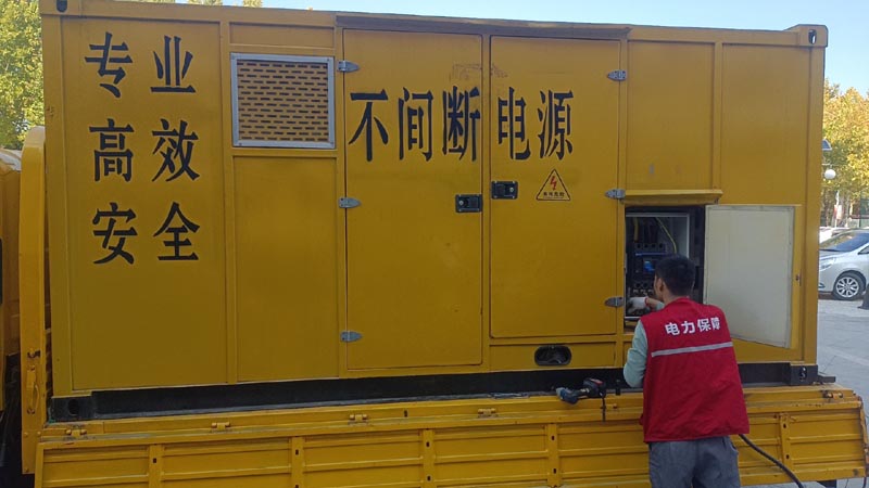 安宁柴油发电机组和UPS电源配合使用时，如何避免切换过程中的电力中断？